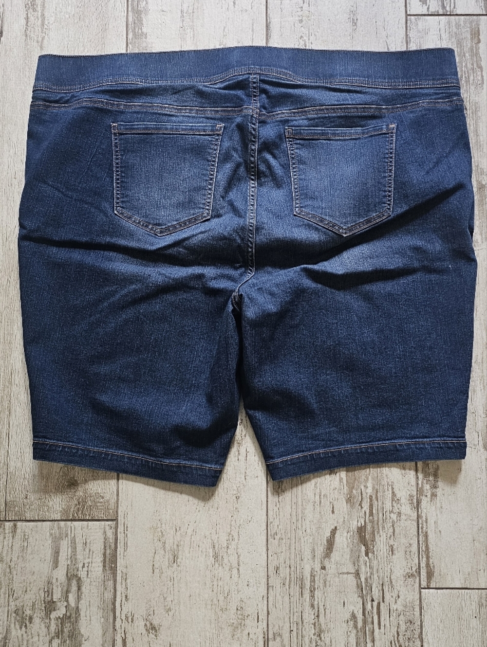 Torrid "Lean Jean" Pull-on Indigo Stretch Denim Bermuda Shorts 4X - Picture 2 of 3